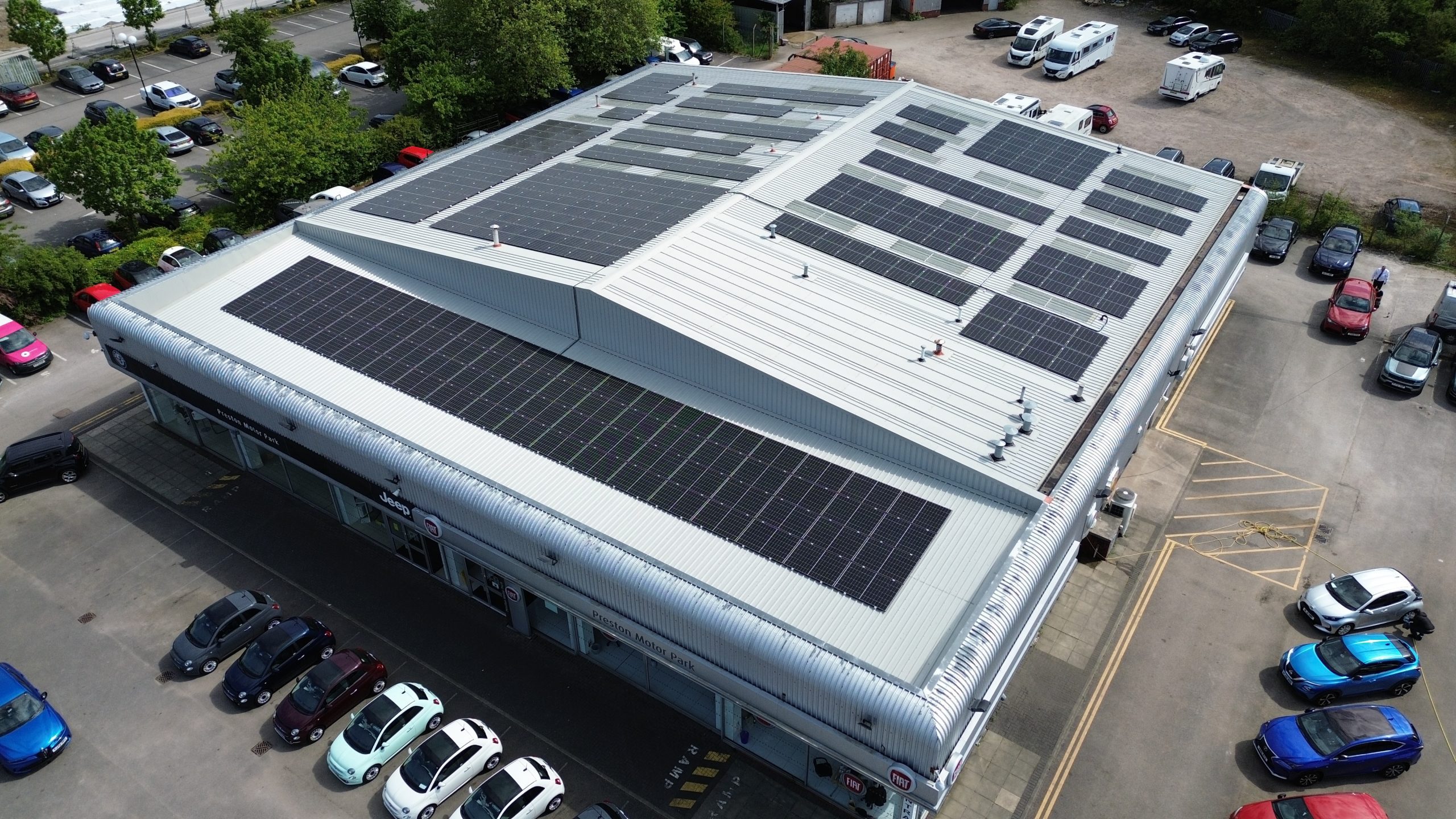 Roof mounted solar installation for commercial buildings